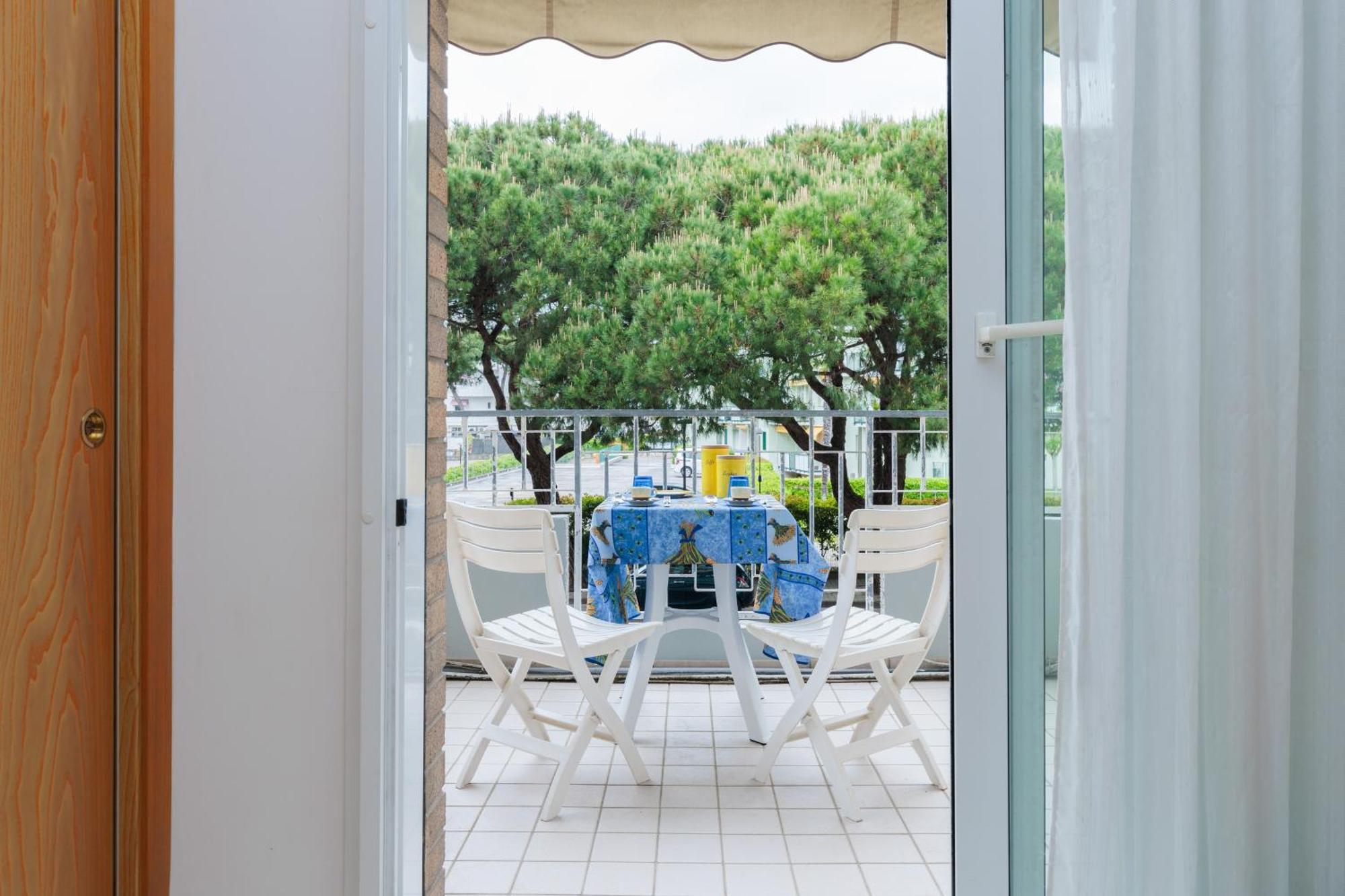 Jesolo Beach! Fronte Mare - Piscina Park E Posto Spiaggia Inclusi Kültér fotó