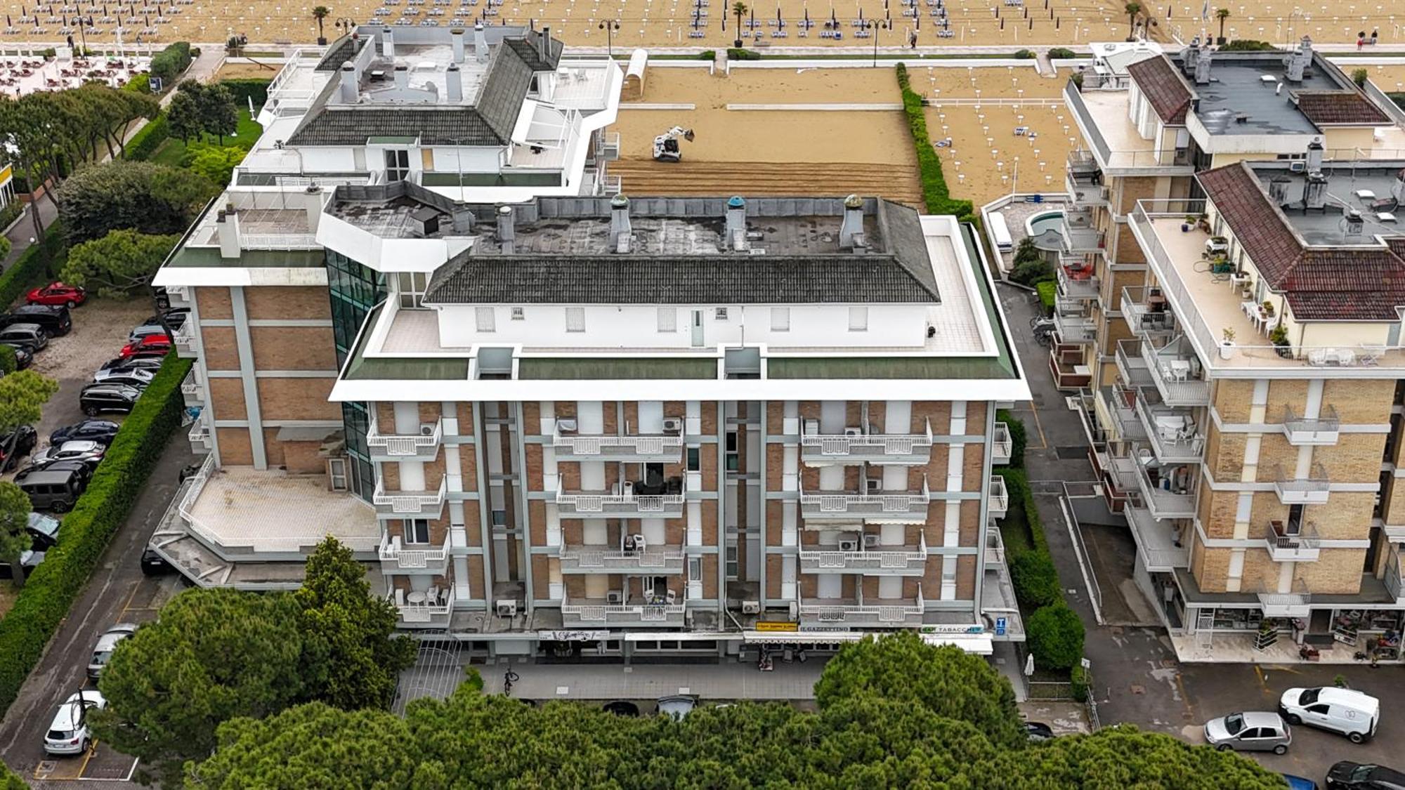 Jesolo Beach! Fronte Mare - Piscina Park E Posto Spiaggia Inclusi Kültér fotó